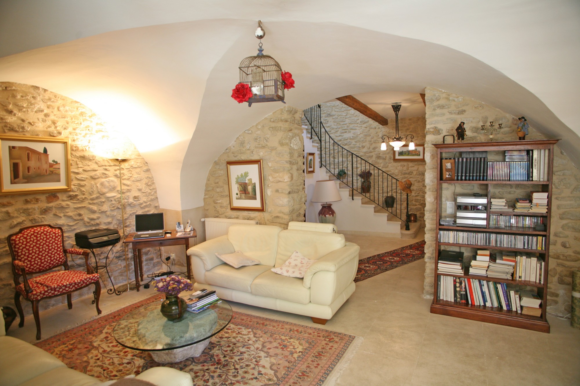 Close to Gordes, detached farmhouse with pool and outbuildings