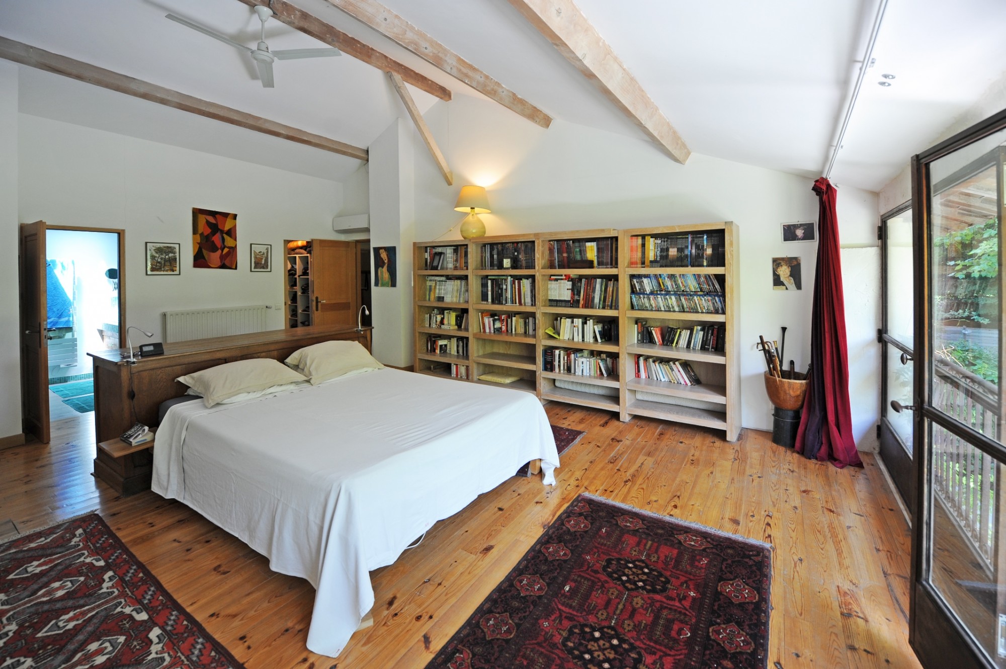 Isle sur la Sorgue: large renovated farmhouse with pool on 1.6 hectares