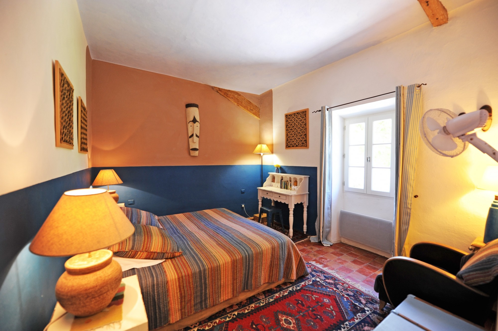 Isle sur la Sorgue: large renovated farmhouse with pool on 1.6 hectares