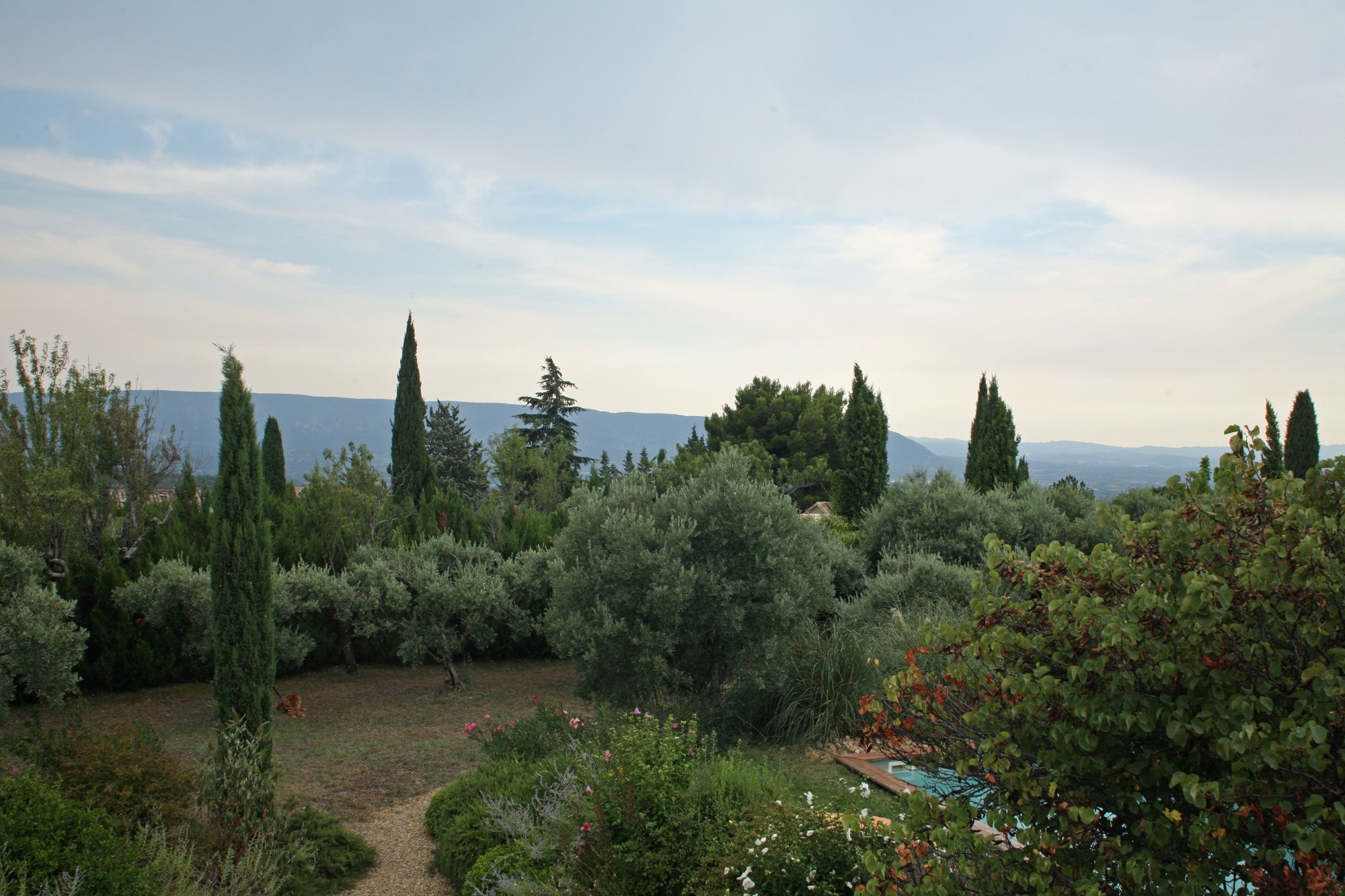 Village house with pool and great views of the Luberon