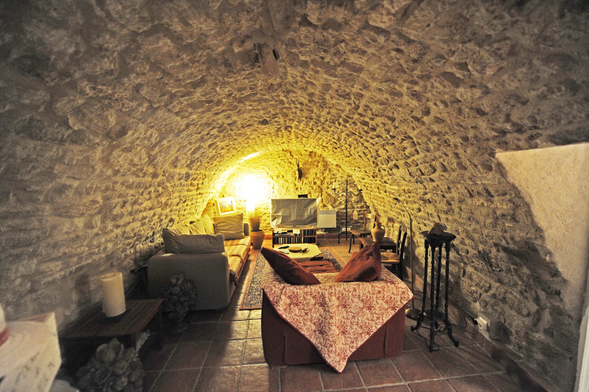 Luberon, old chapel renovated in the heart of a charming hilltop village