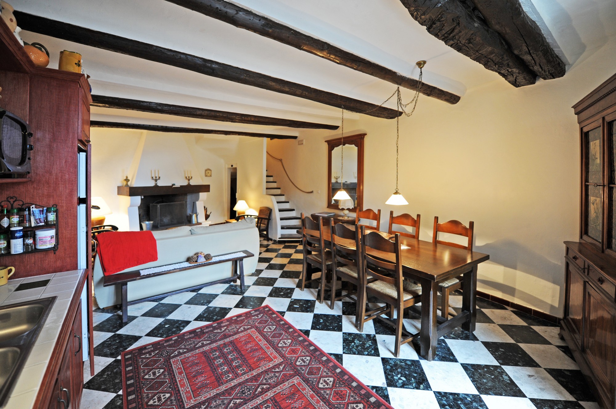 Luberon, old chapel renovated in the heart of a charming hilltop village