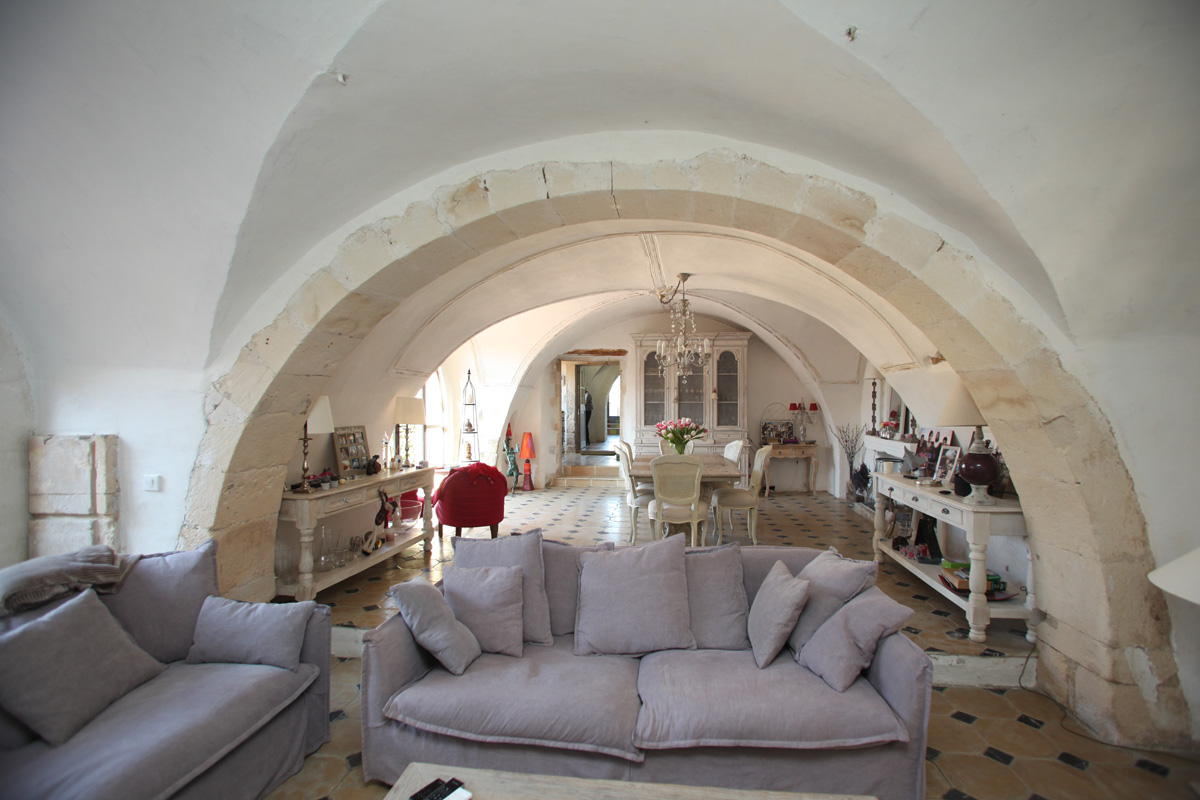 For sale in Provence, in luberon, estate of XVIIth century entirely renovated, composed of several buildings for a total surface of 1100 sqm on a 10 hectares land