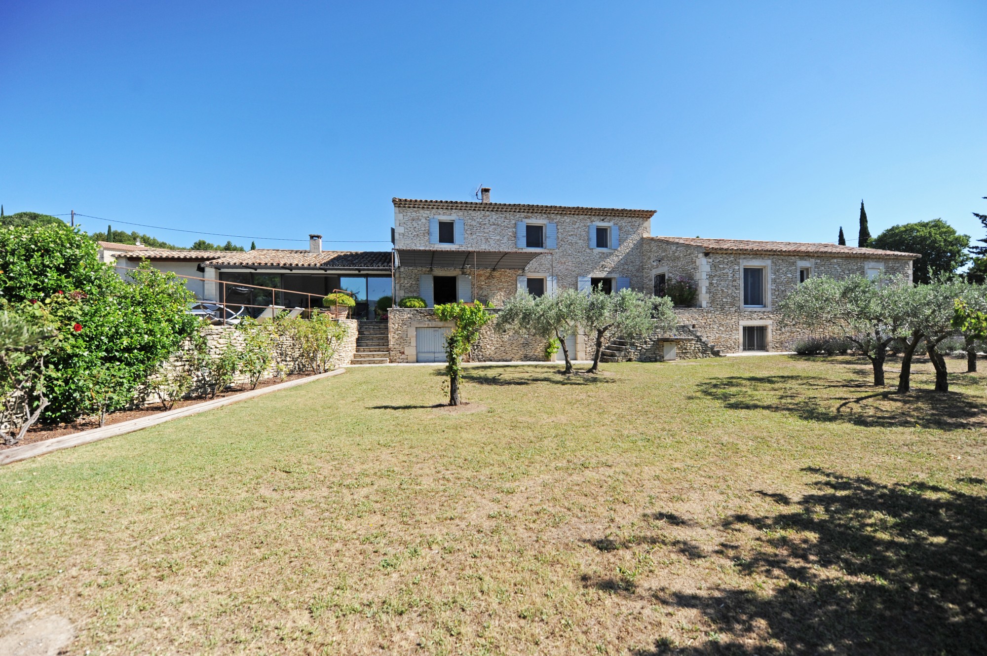 Gordes: stone house with pool and great views