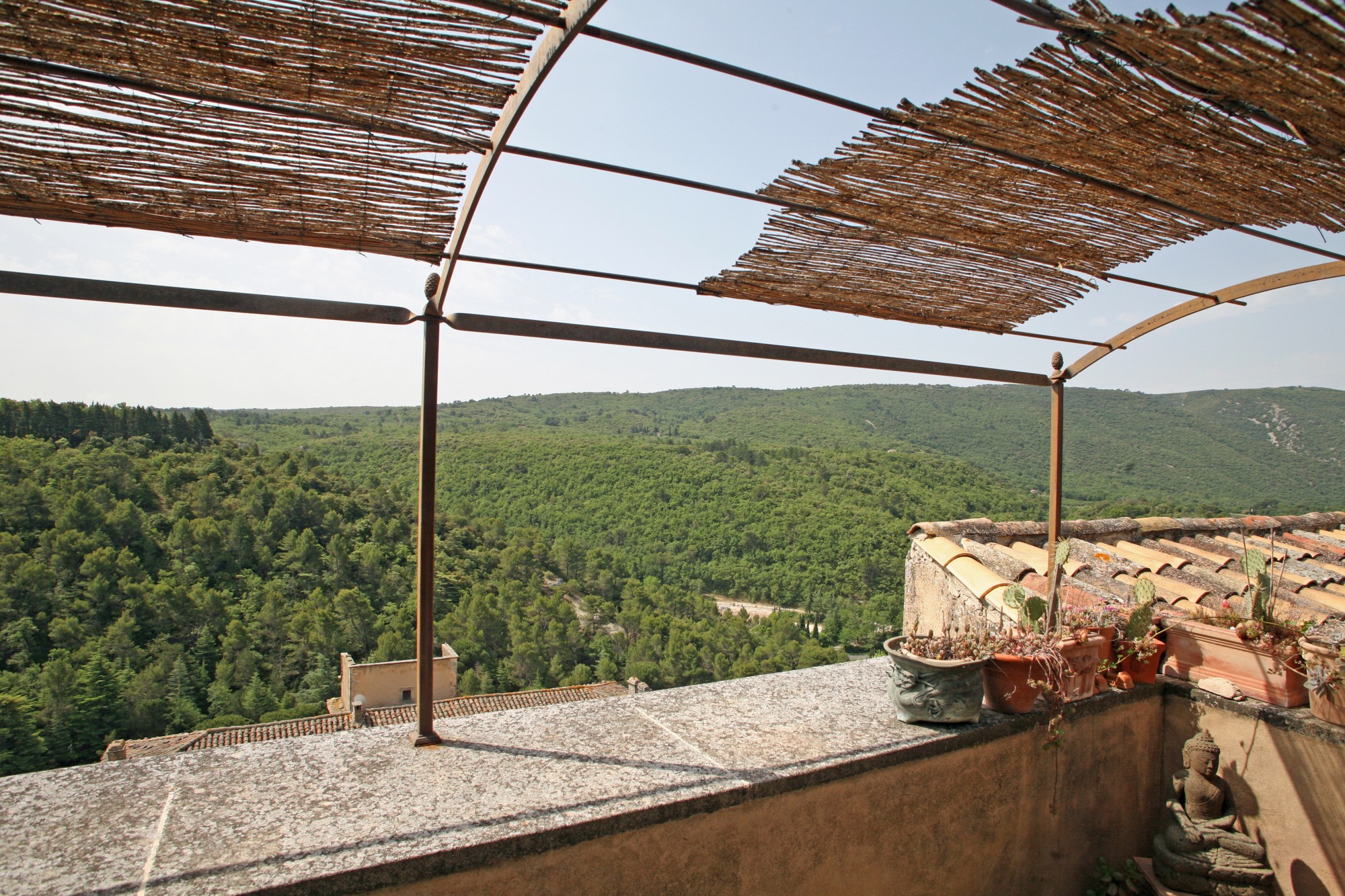 Bonnieux, village house with terrace and view