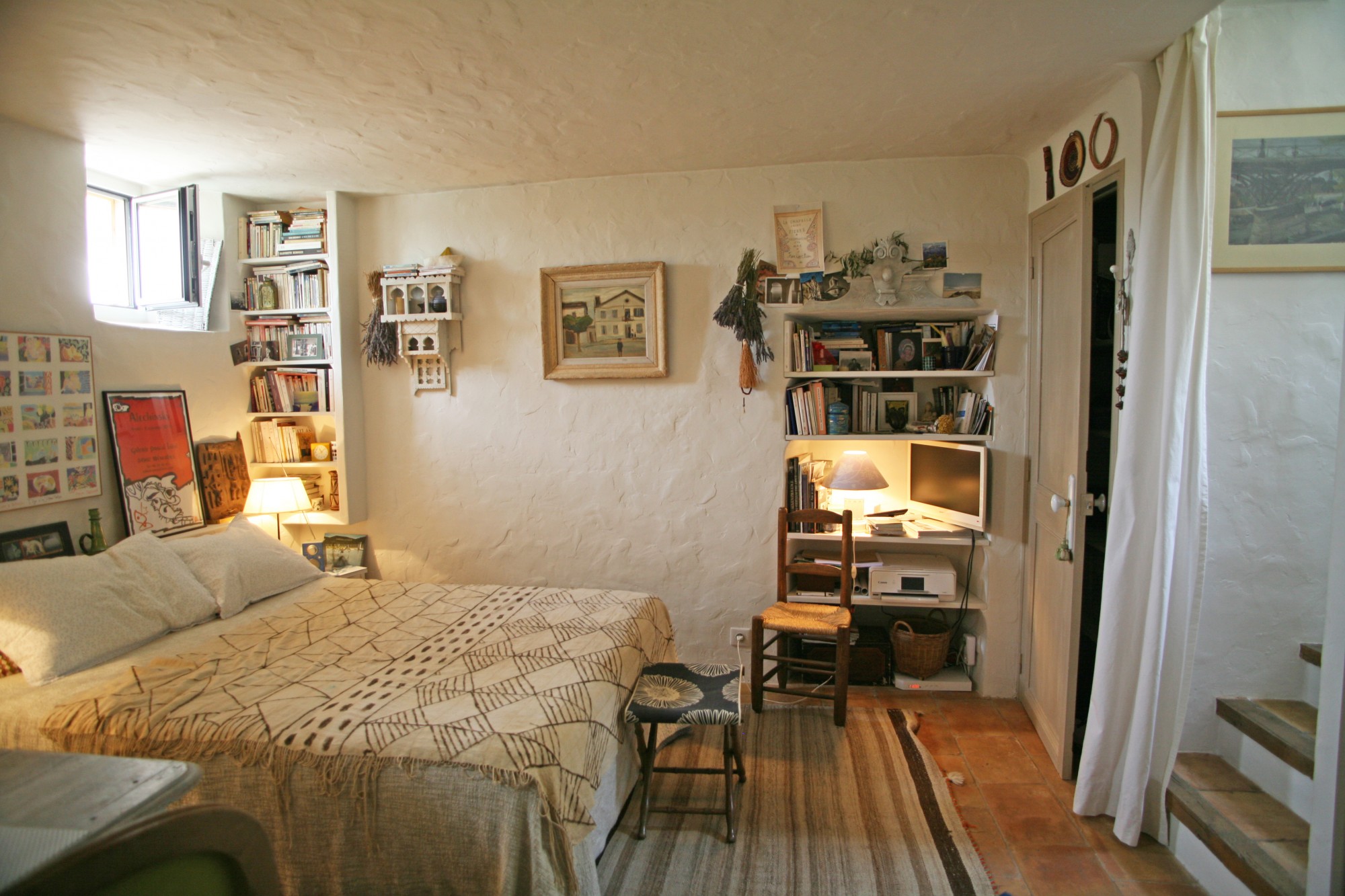 Bonnieux, village house with terrace and view