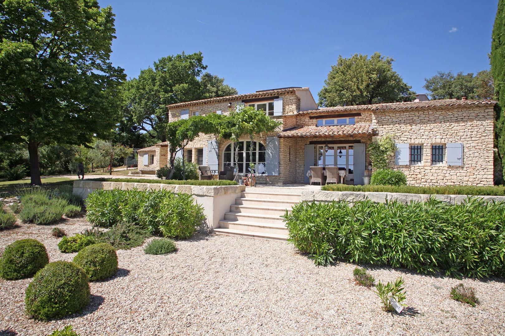 Luberon, stone house with pool and view