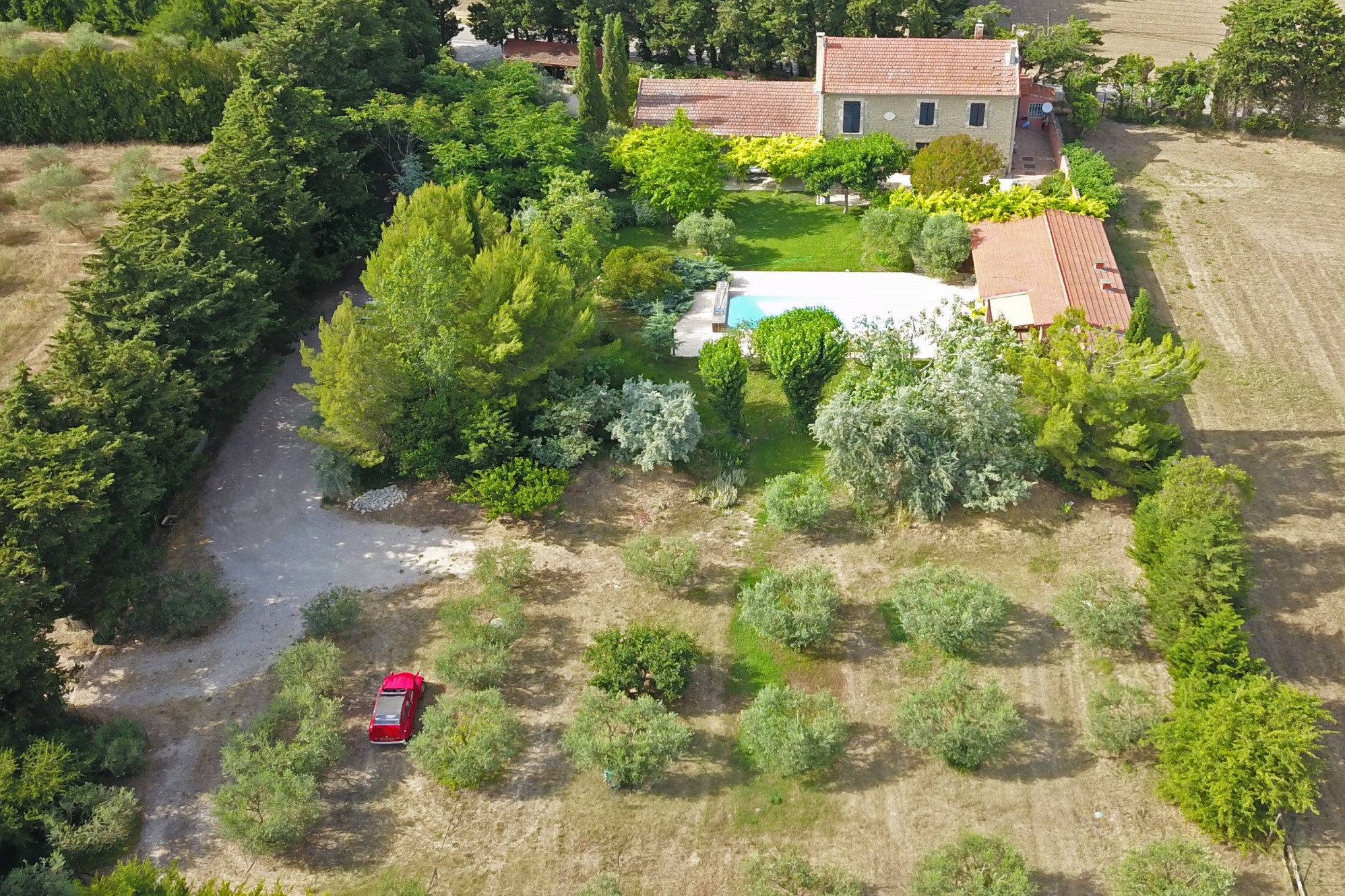 Pernes les Fontaines, Renovated stone farmhouse with pool near a village