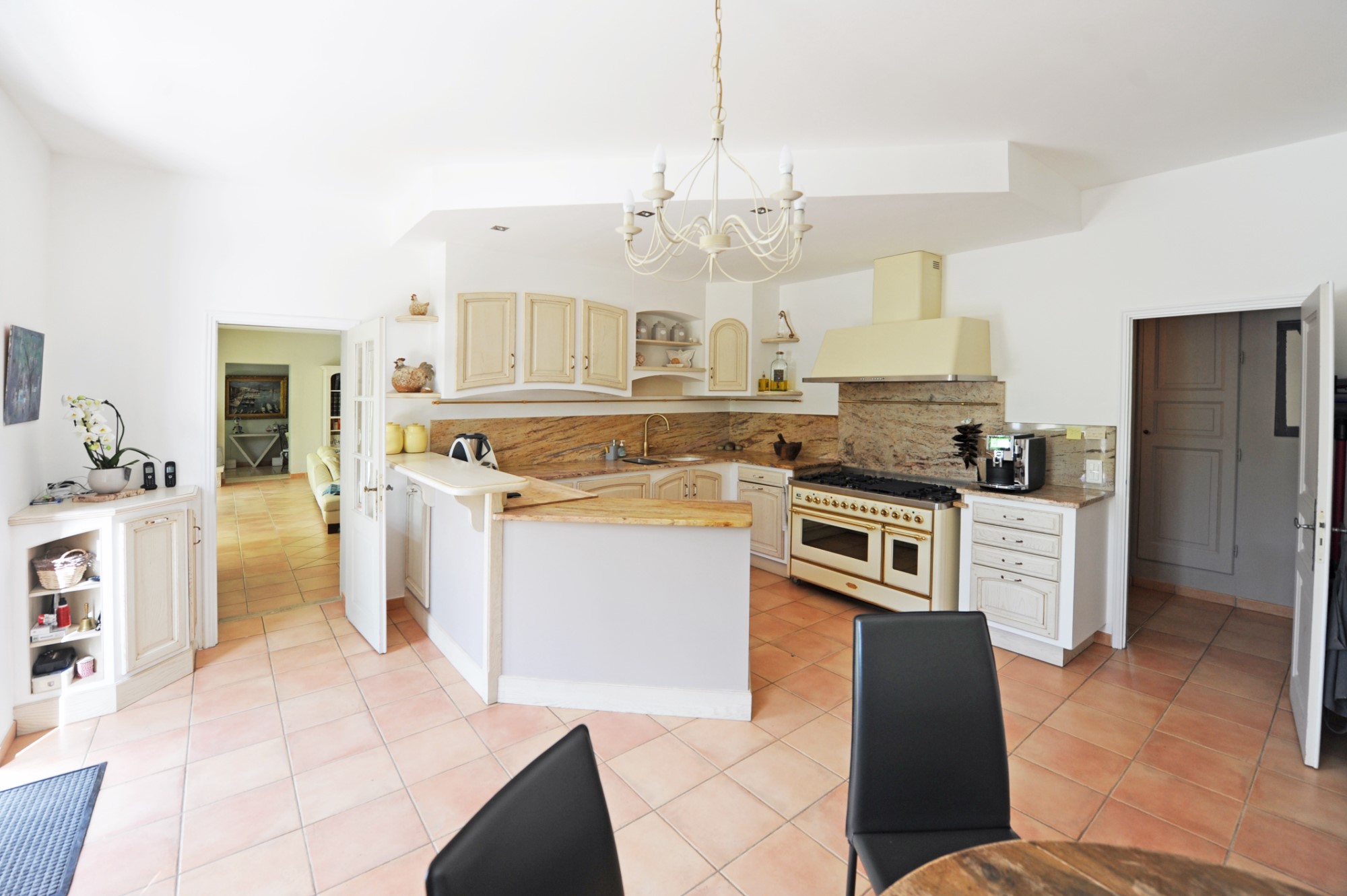 Pernes les Fontaines, Renovated stone farmhouse with pool near a village
