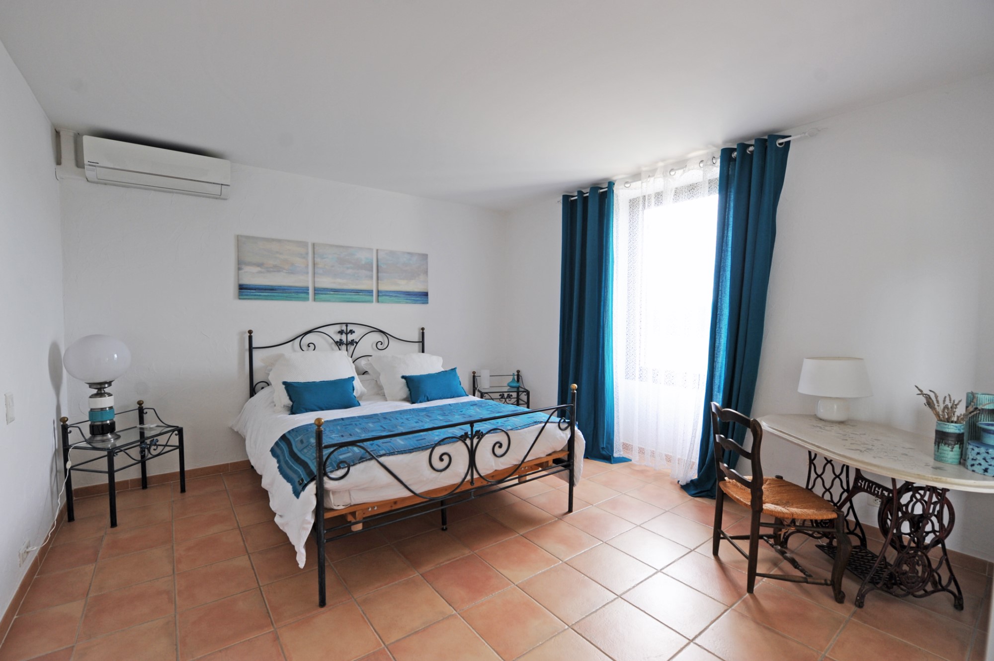 Pernes les Fontaines, Renovated stone farmhouse with pool near a village
