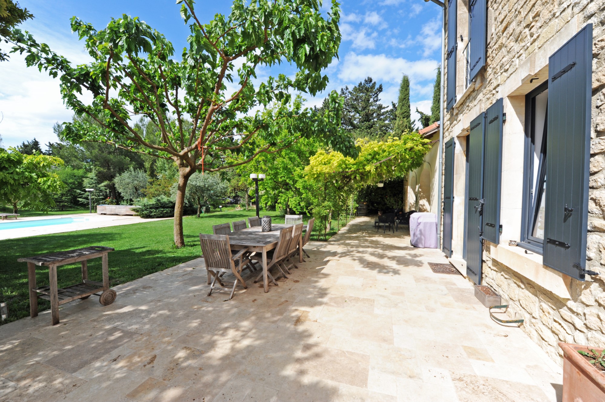 Pernes les Fontaines, Renovated stone farmhouse with pool near a village