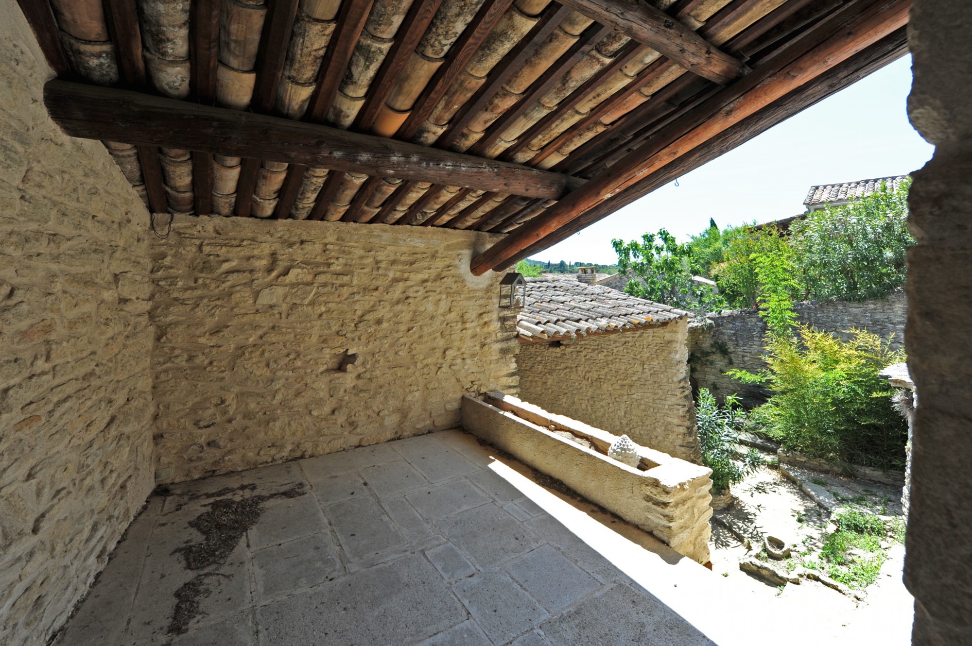 Gordes: charming 18th century hamlet house with garden