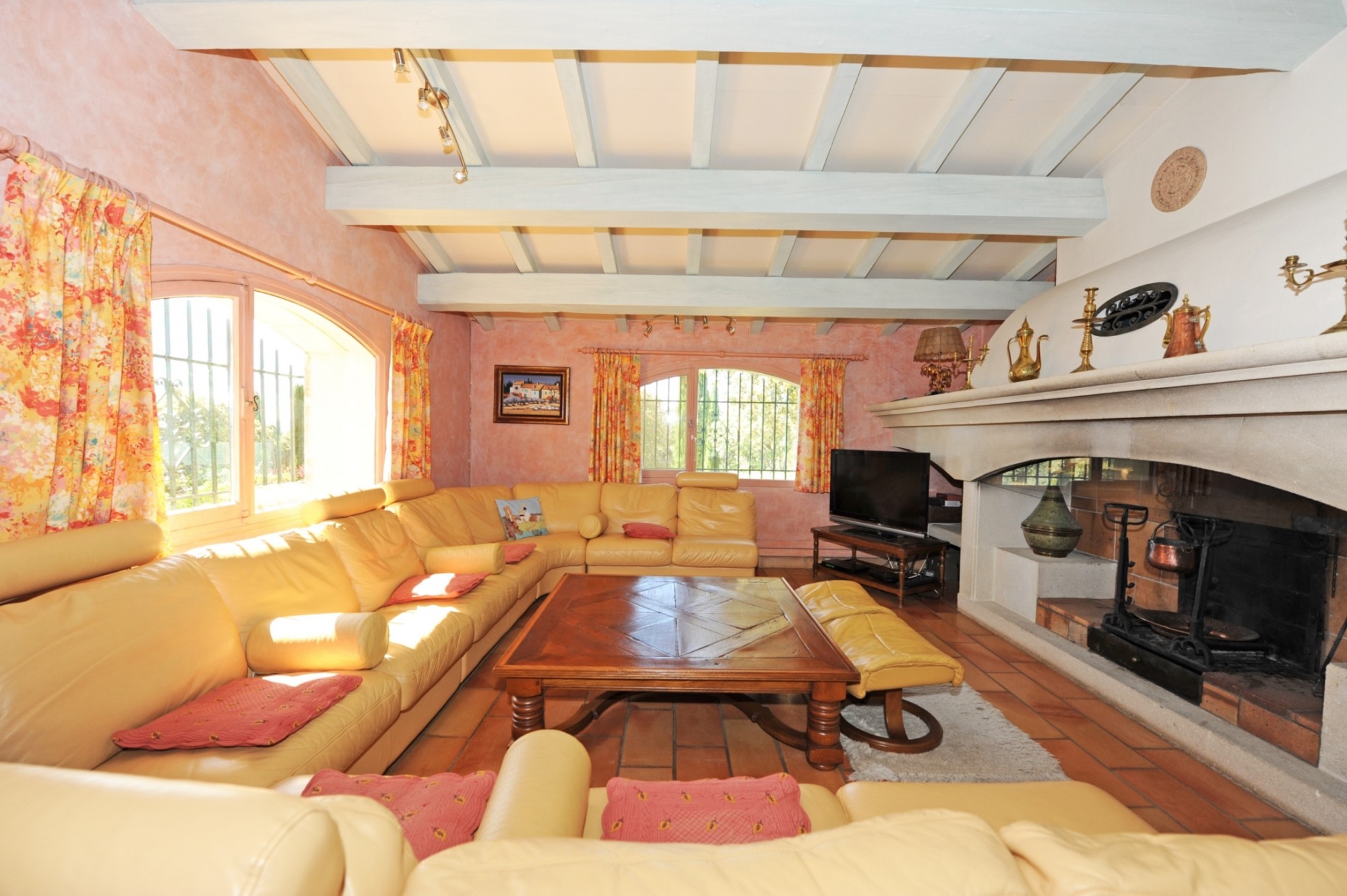 Gordes: family property in the heart of 2,5 hectares