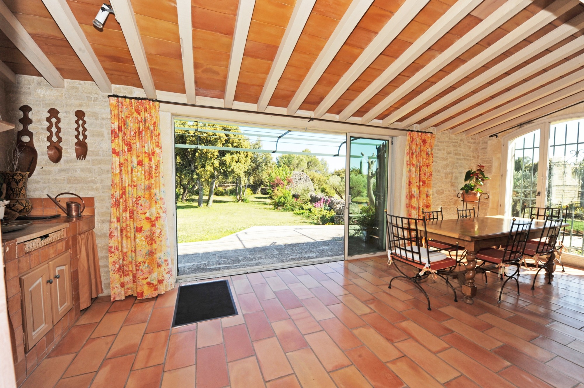 Gordes: family property in the heart of 2,5 hectares