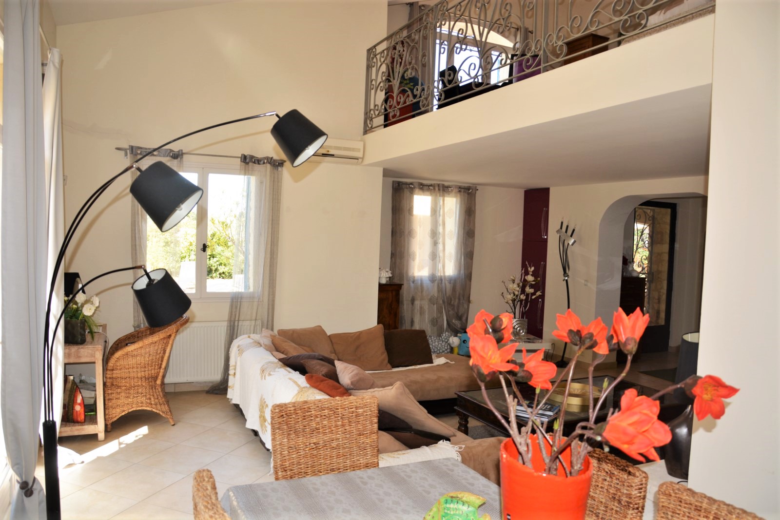 Saint-Saturnin-Les-Apt, Modern villa for sell with pool and views of the Luberon