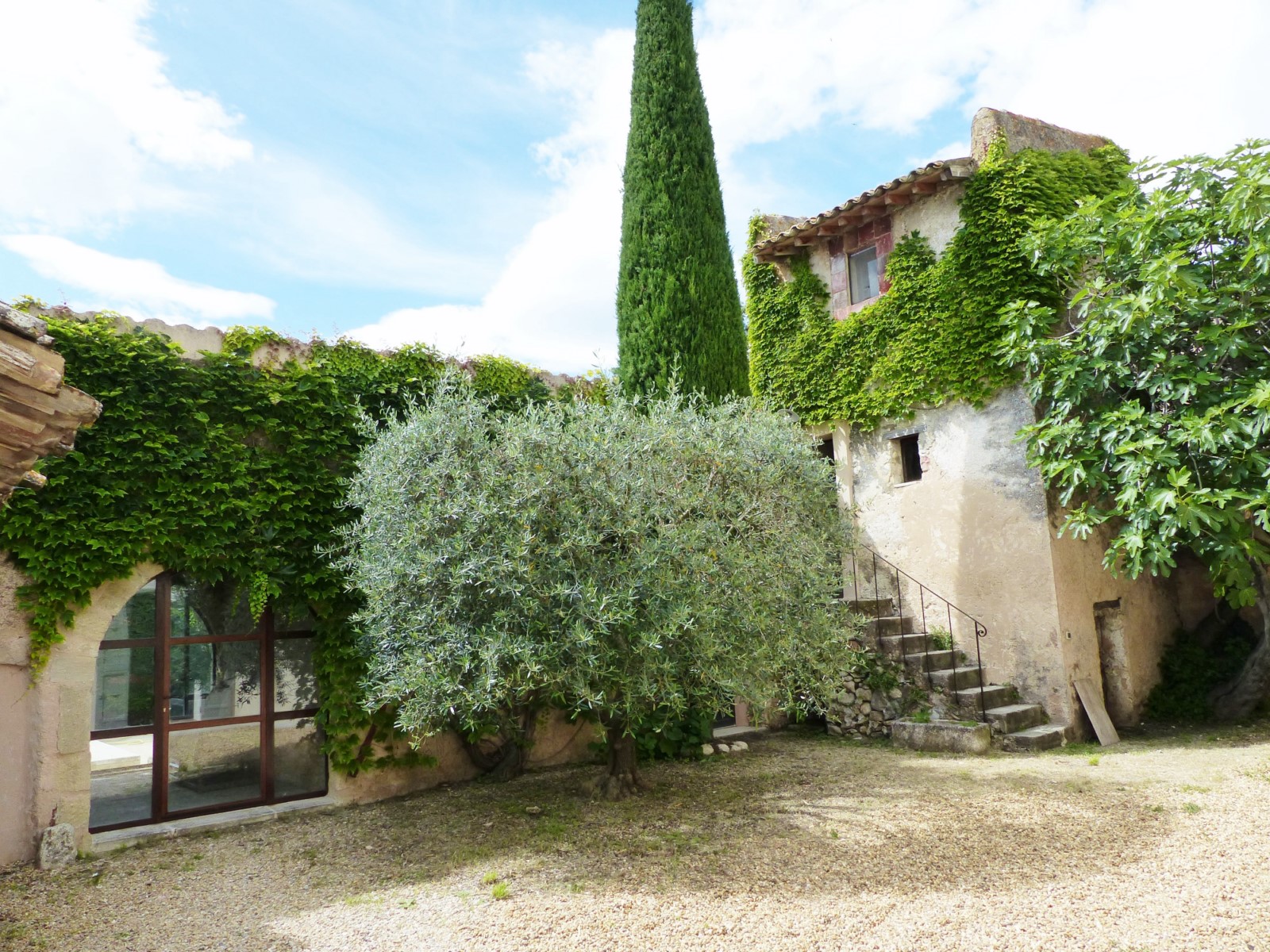 18th century farmhouse renovated with swimming pool and outbuilding