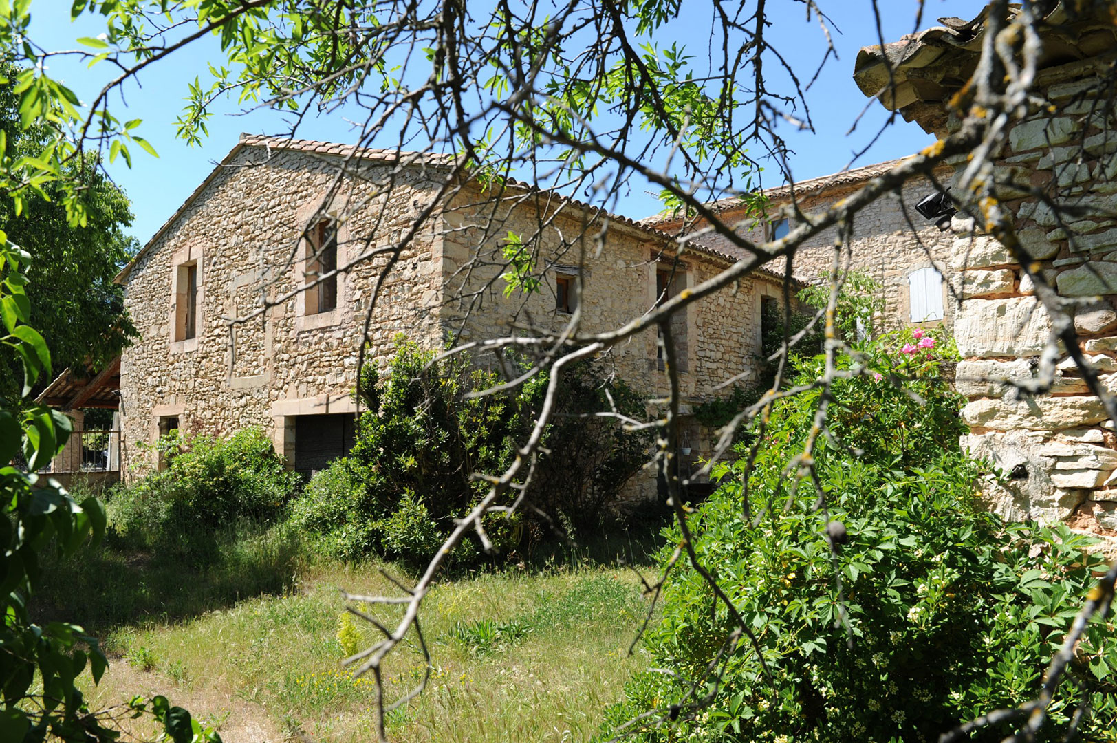 Eighteenth century farmhouse on 6 hectares in the Luberon