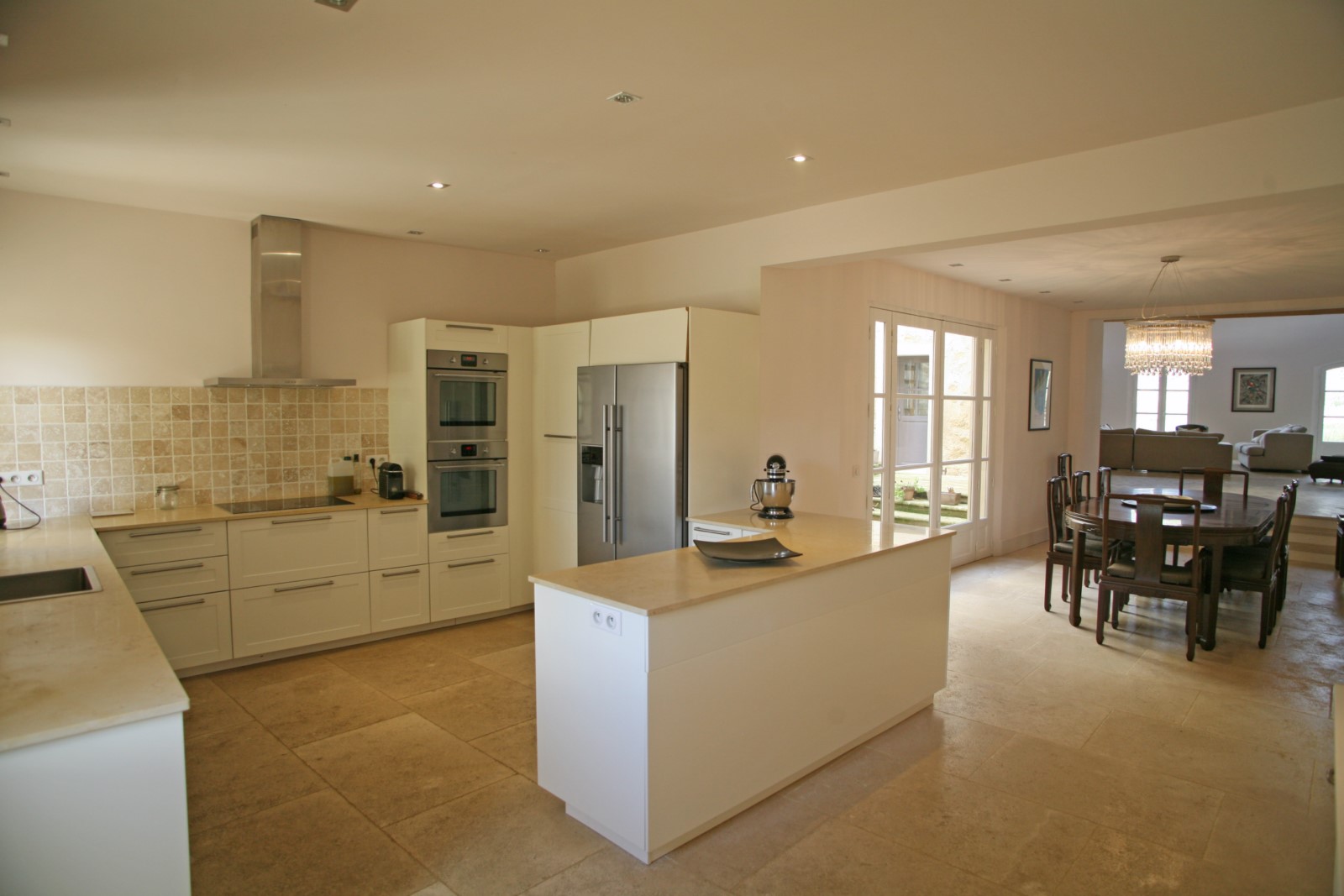 Superb house with generous volumes in walking distance to the village