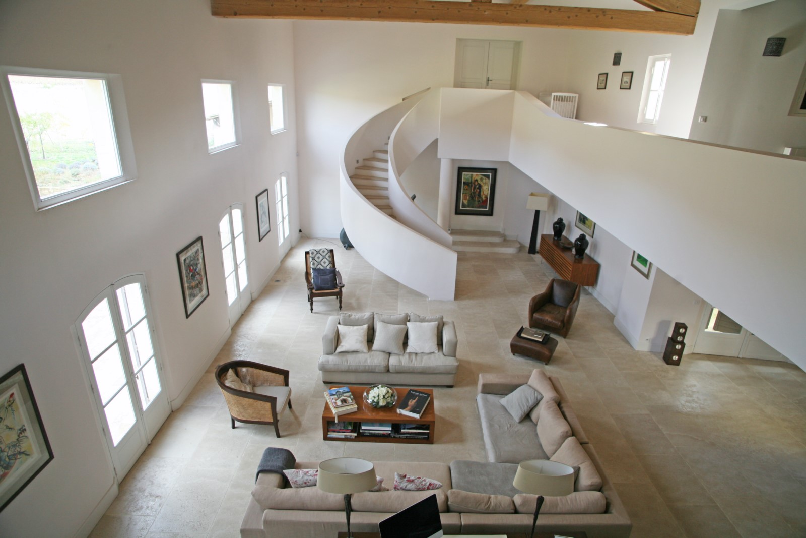 Superb house with generous volumes in walking distance to the village