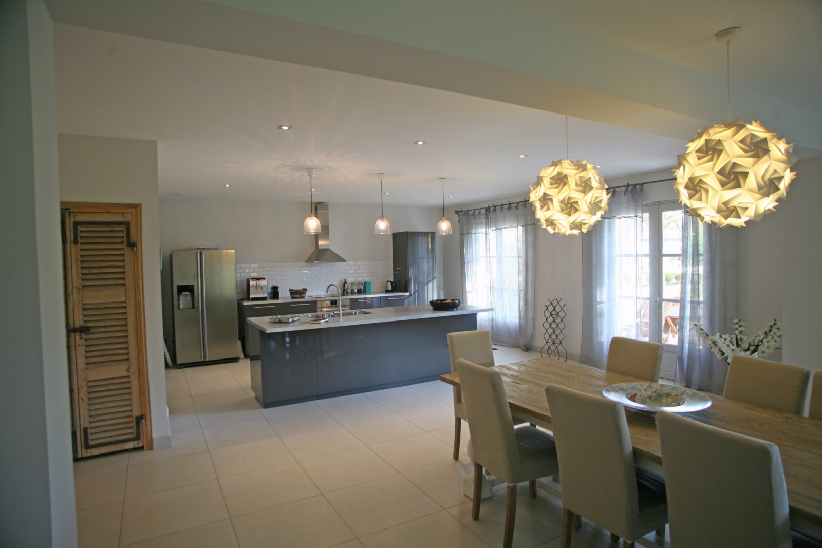 Superb house with generous volumes in walking distance to the village