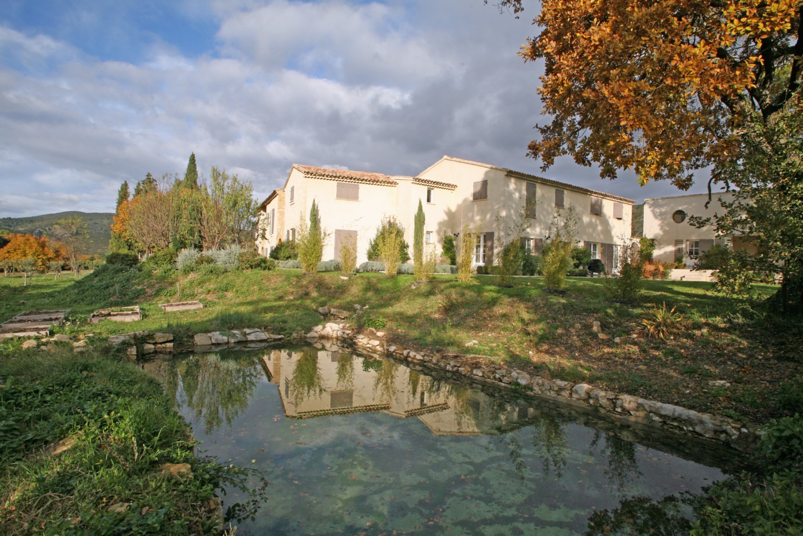 Superb house with generous volumes in walking distance to the village