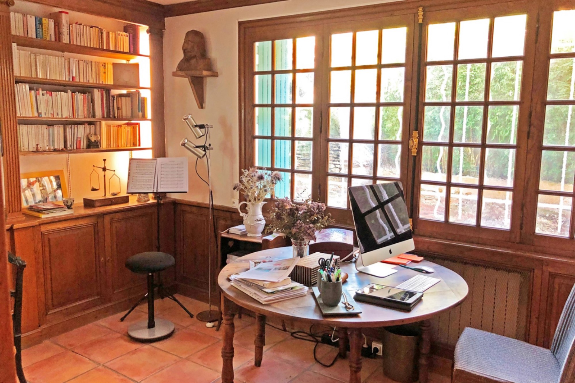 Luberon - Pretty town house with swimming pool, outbuilding and garden 