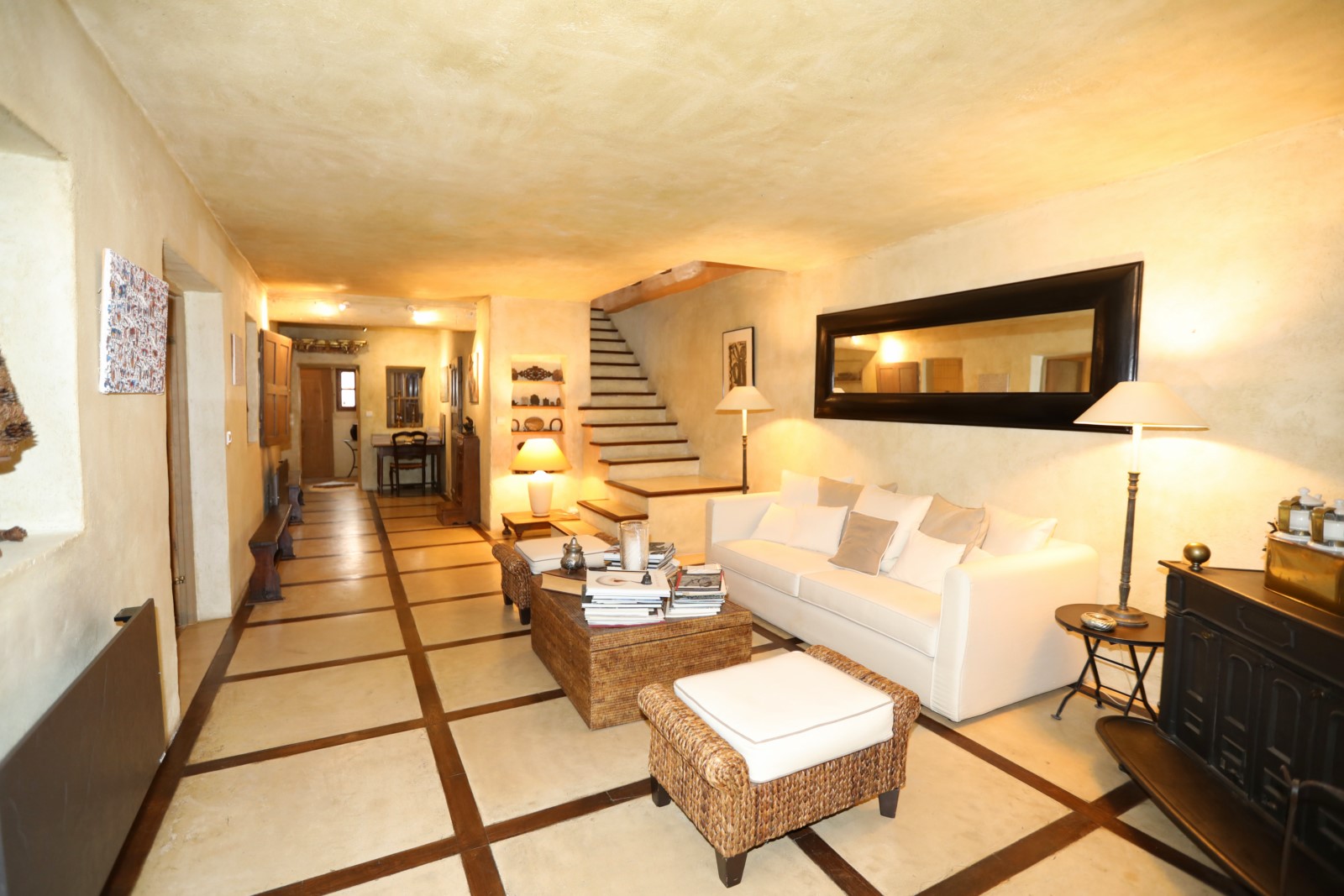 Bonnieux: stunning village house with garden