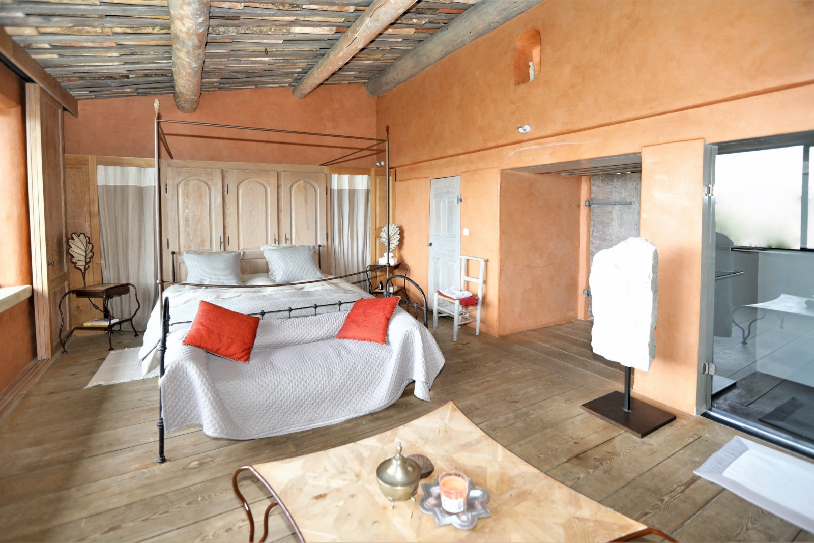 Bonnieux: stunning village house with garden