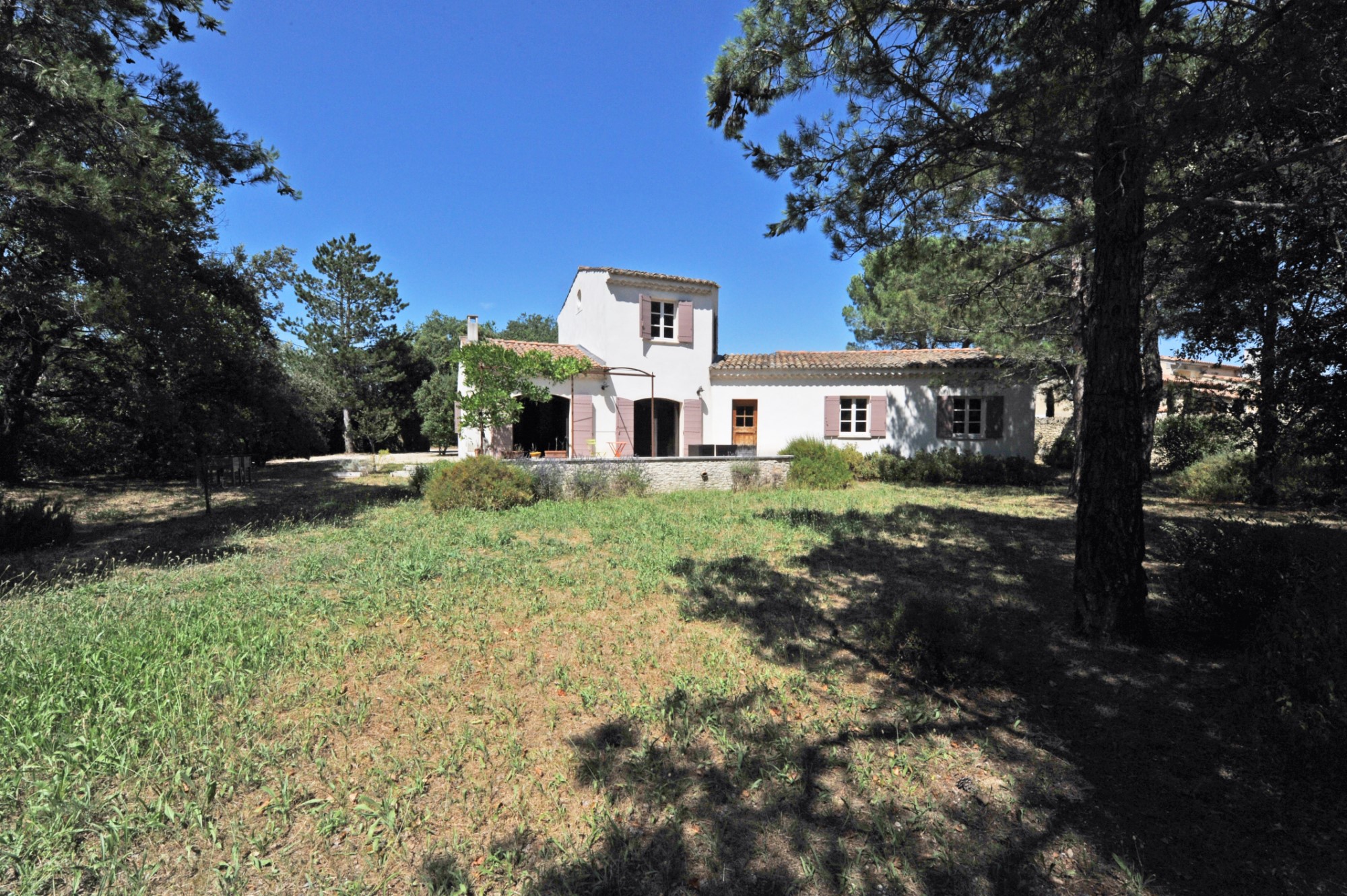 Comfortable villa with swimming pool set on a plot of 2500 m²