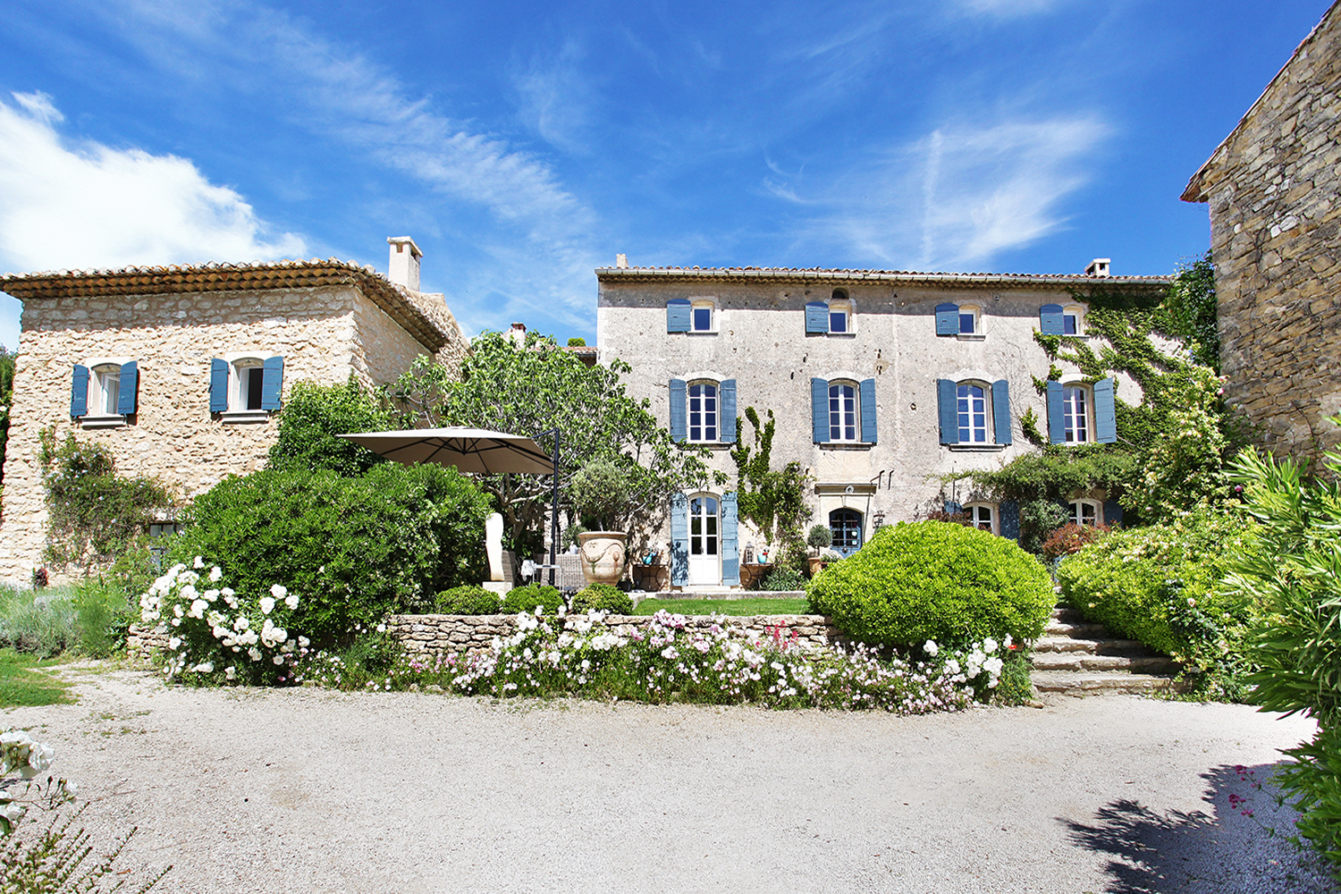 Superb private hamlet in the heart of the Luberon Regional Park