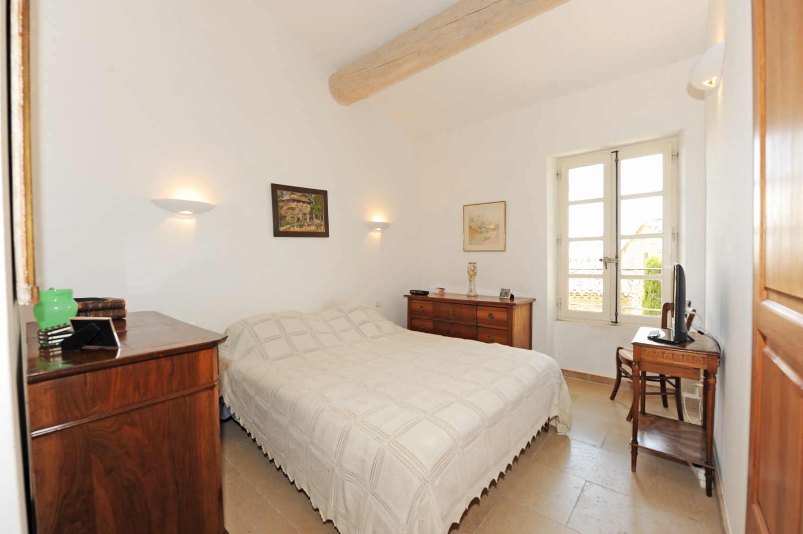 Charming house with pool in the village of Gordes
