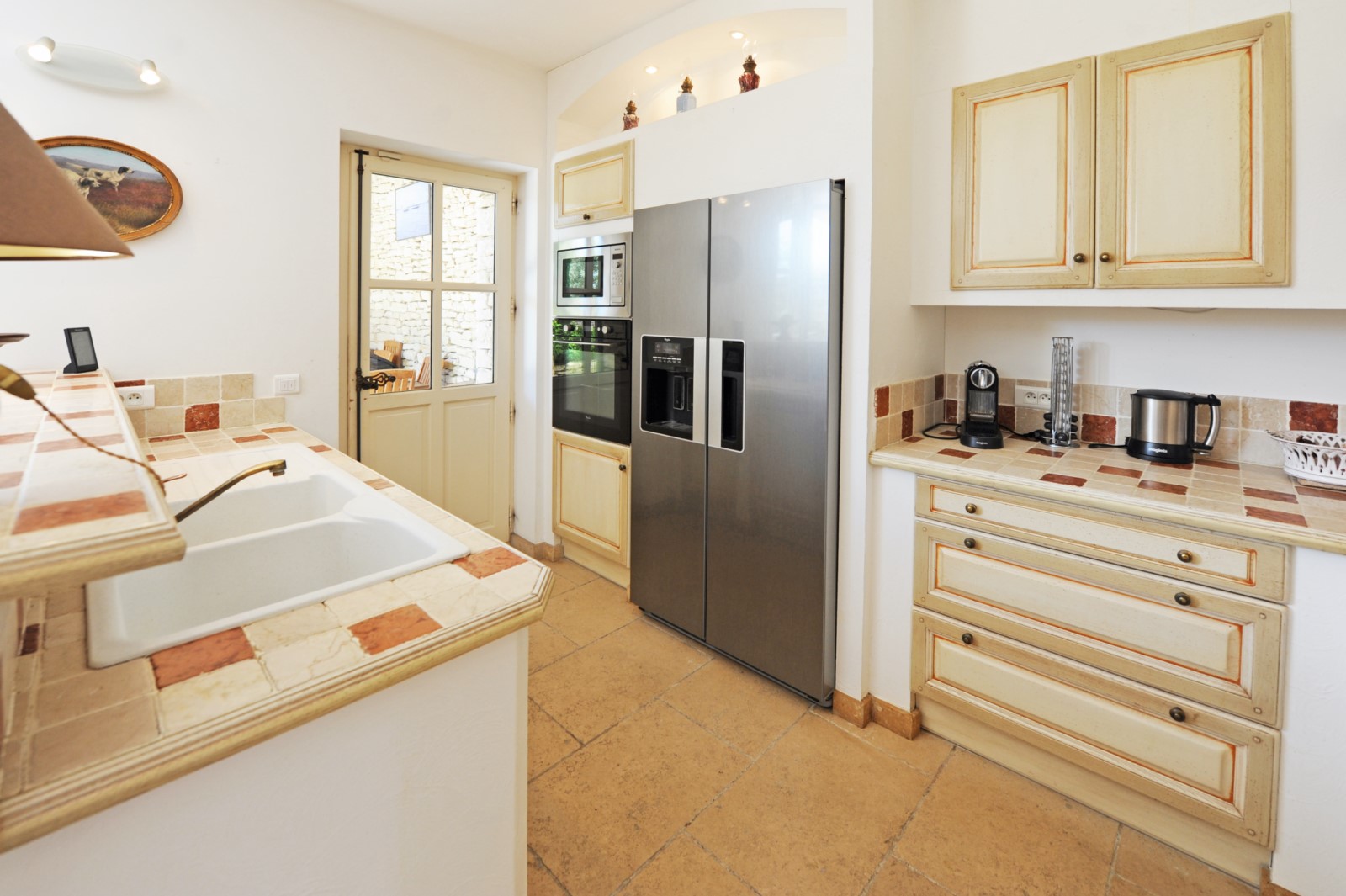 Charming house with pool in the village of Gordes