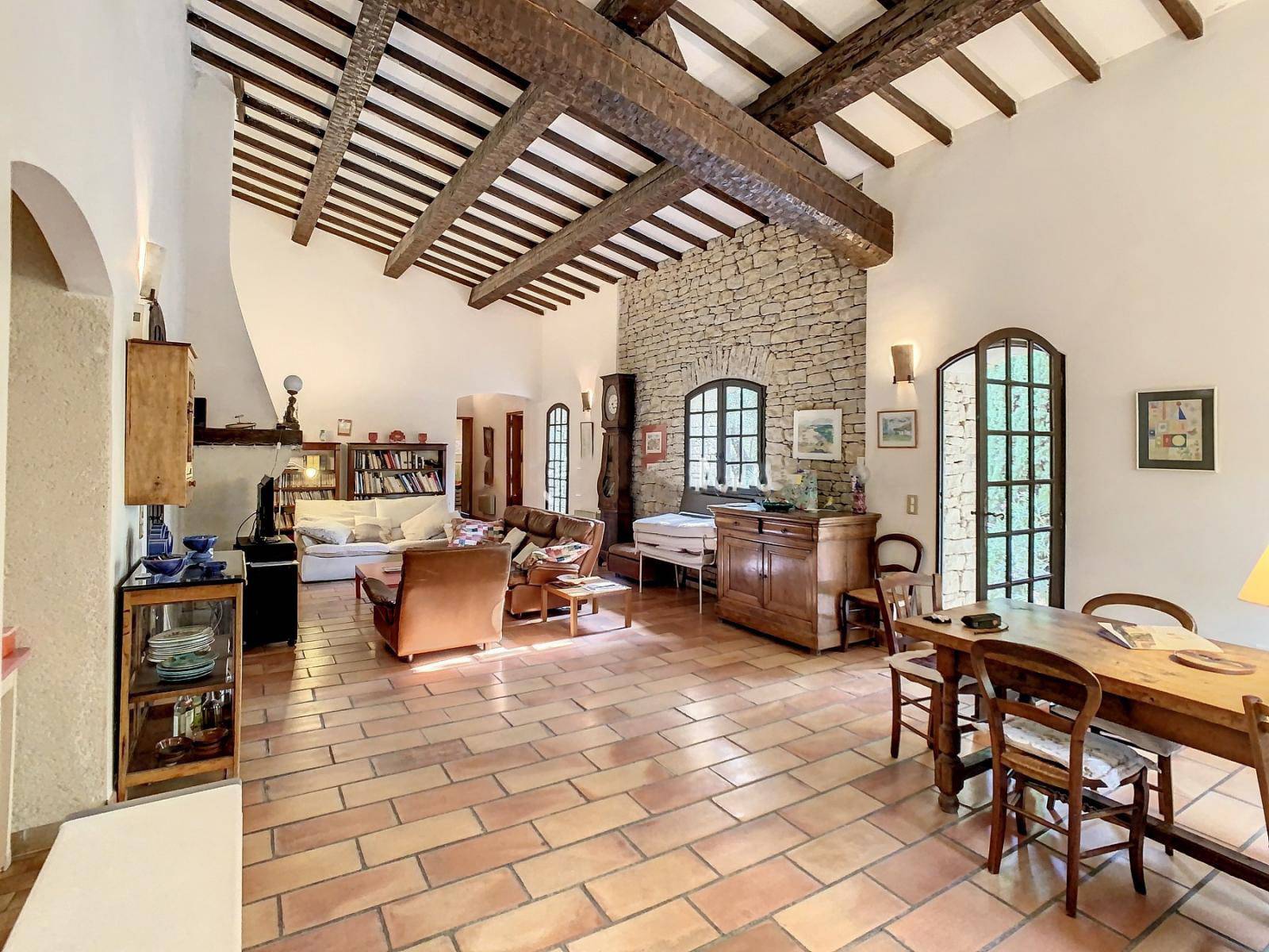 STONE HOUSE WITH SWIMMING POOL CLOSE TO THE VILLAGE OF GORDES