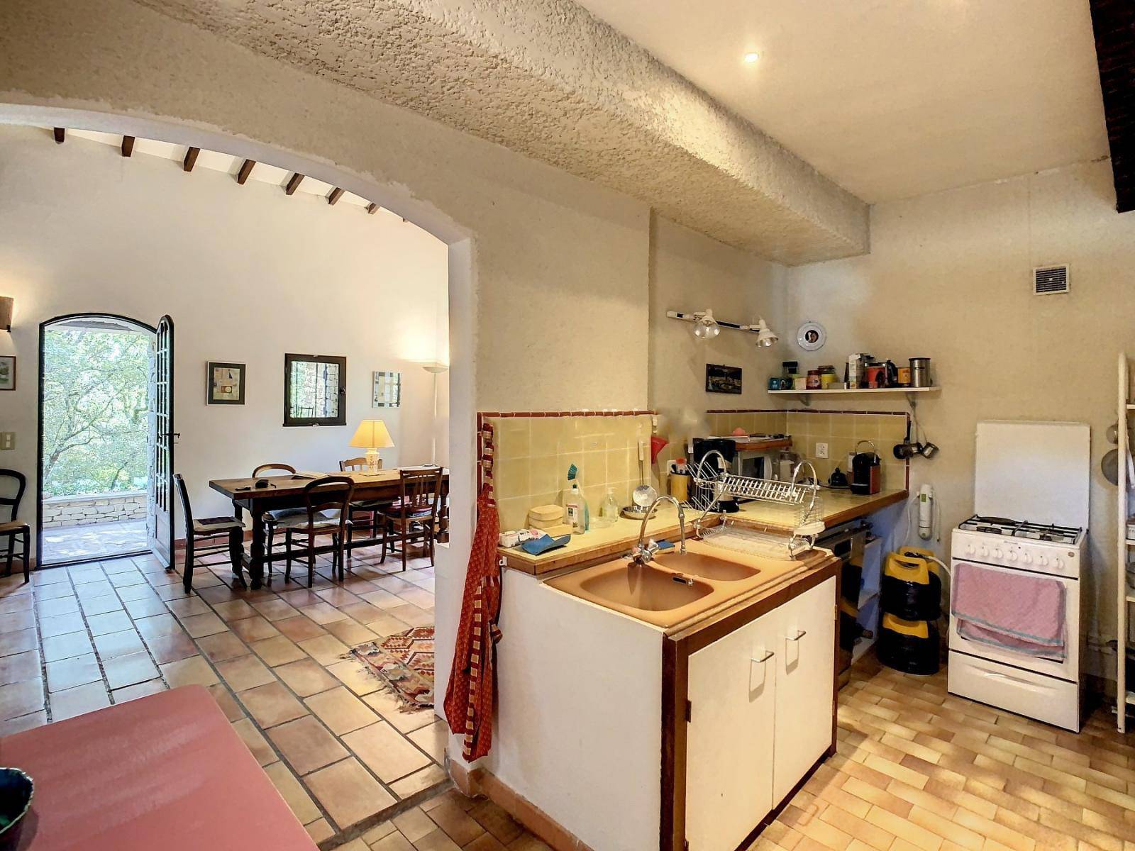 STONE HOUSE WITH SWIMMING POOL CLOSE TO THE VILLAGE OF GORDES