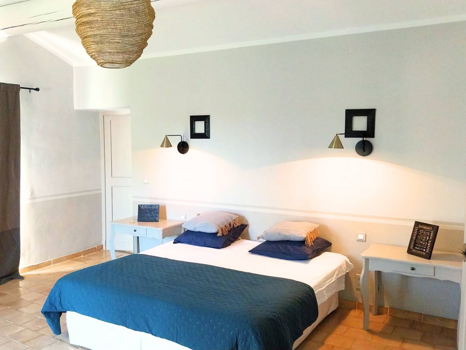 rent a charming Provençal Mas with pool in the heart of Aubignan, close to the Dentelles de Montmirail, Mont Ventoux, and Vineyards