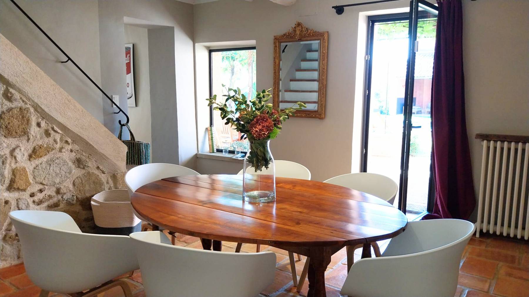 rent a charming Provençal Mas with pool in the heart of Aubignan, close to the Dentelles de Montmirail, Mont Ventoux, and Vineyards