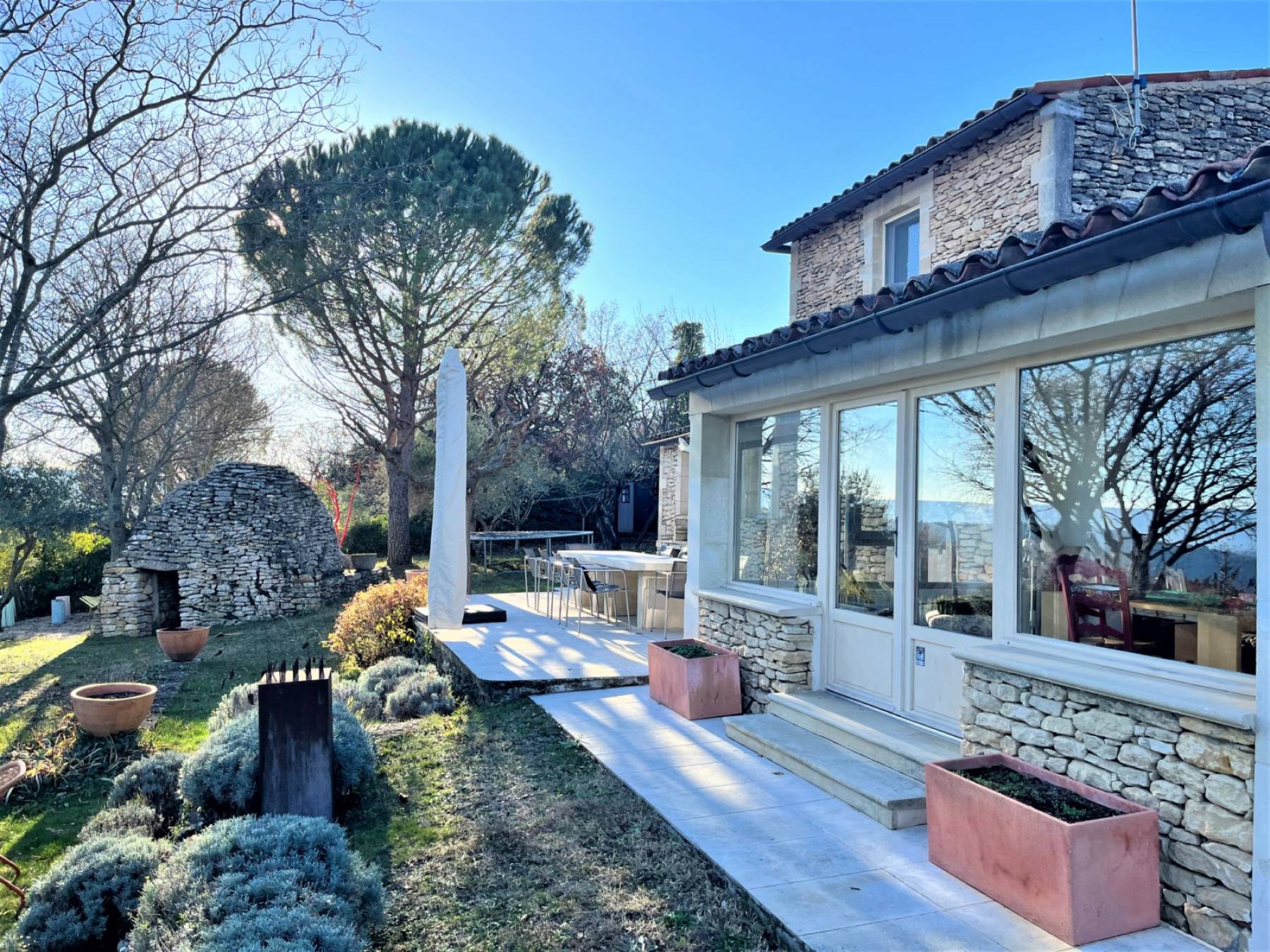Summer rental house in Gordes with view on the Luberon valley and swimming pool 