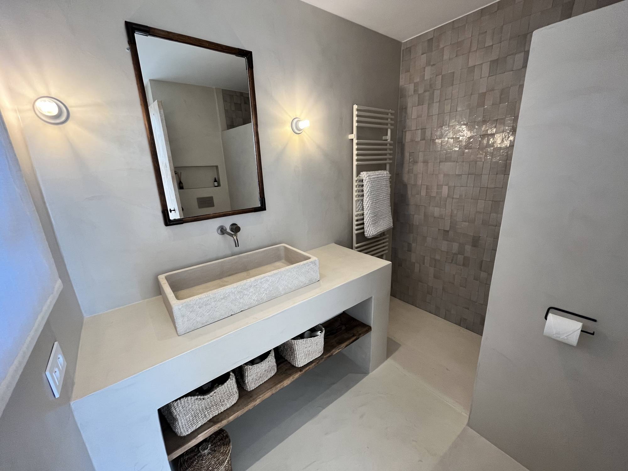 Superb property located in Gordes with landscaped garden, heated pool and breathtaking view of the Luberon
