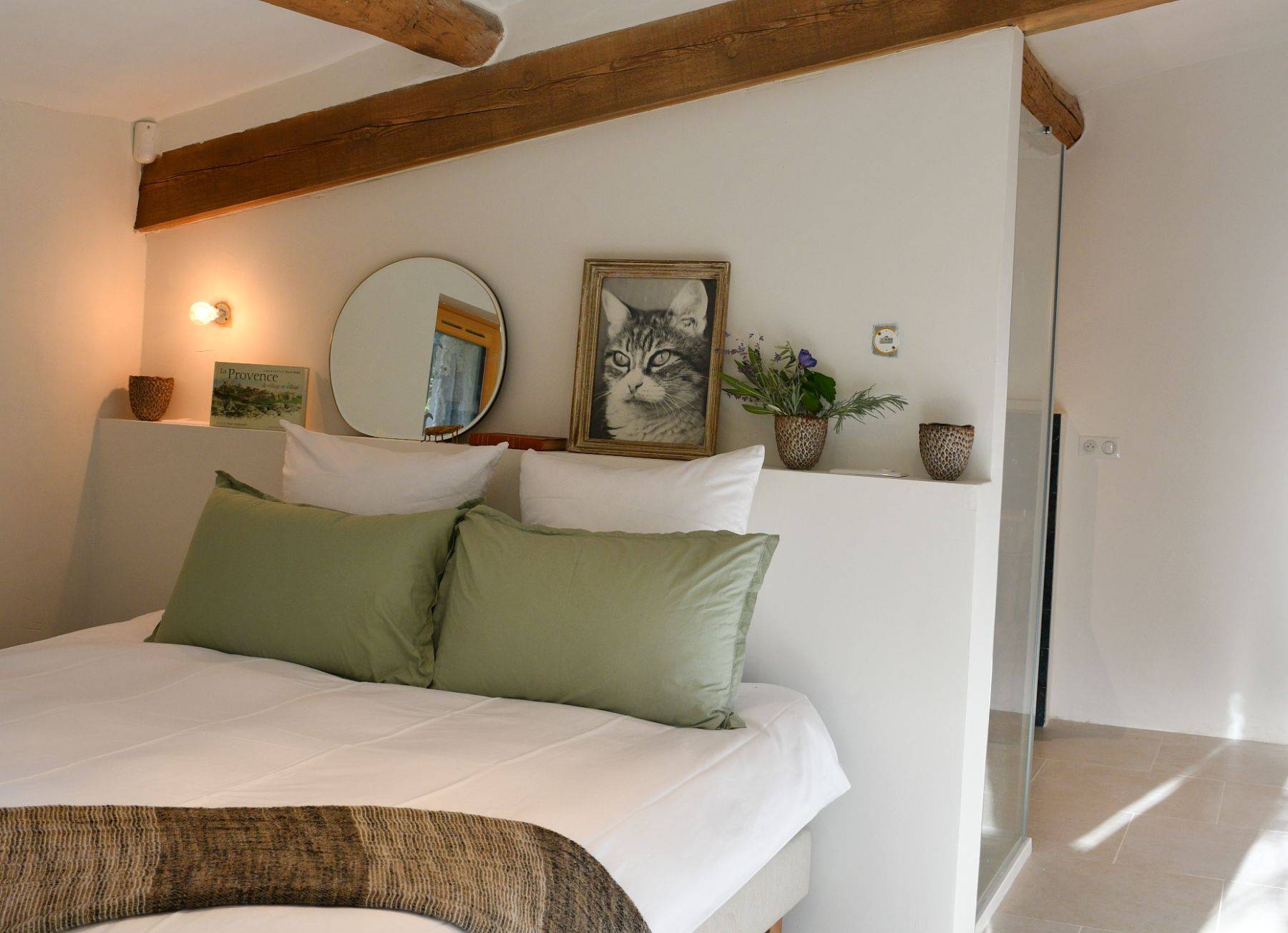 For rent, beautifully renovated Mazet at the foot of Gordes, nestled in nature with pool, pétanque court and lavender field.