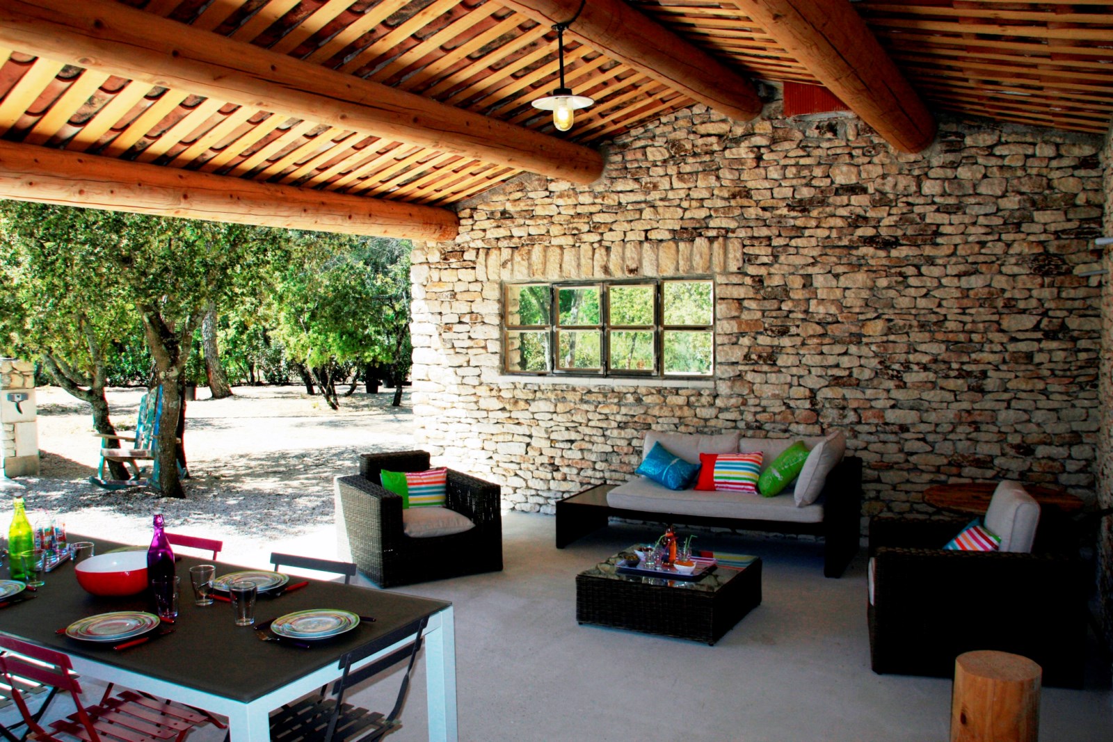 To rent for a summer in Luberon, spendid stone farmhouse in a park of 1 hectare with swimming pool