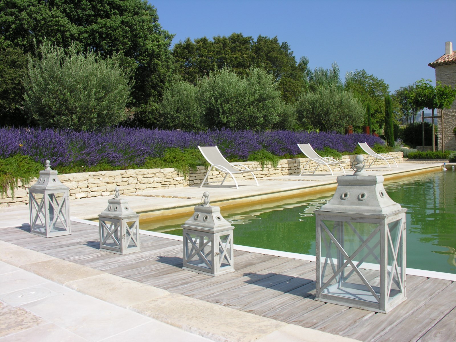 Piscine avec vue sur le Luberon
