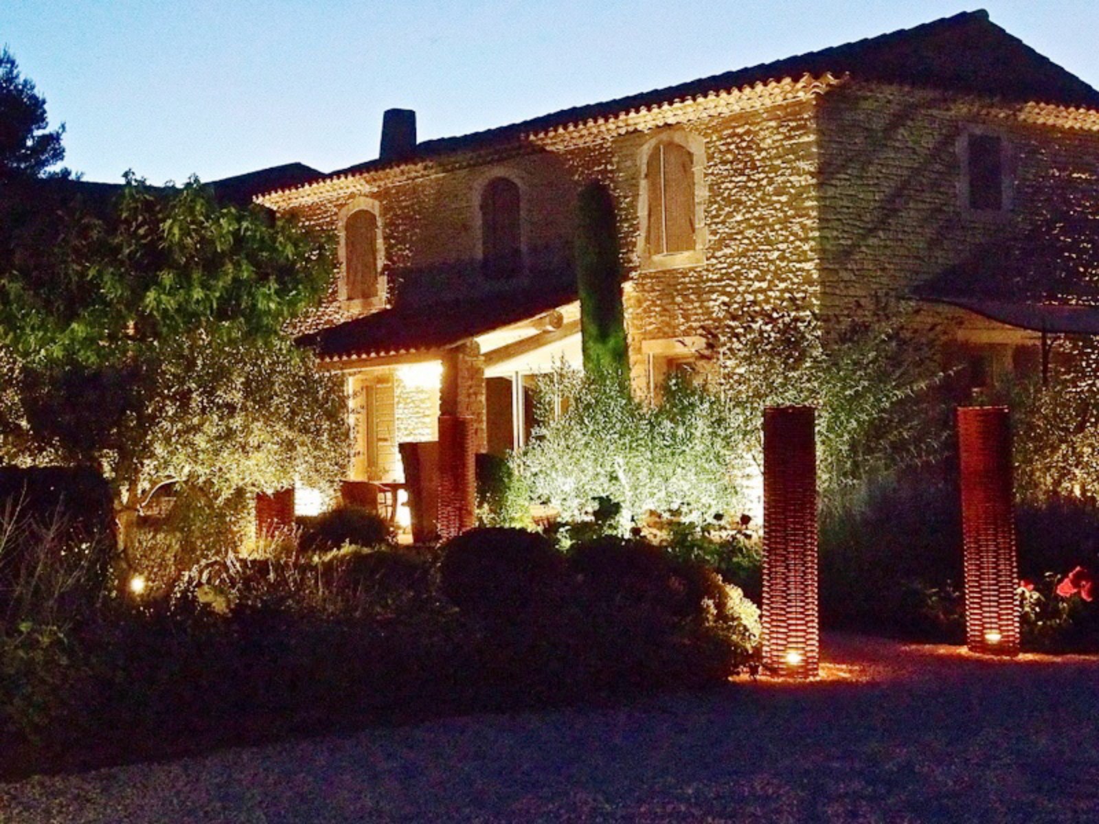 Magnifique jardin face au Luberon