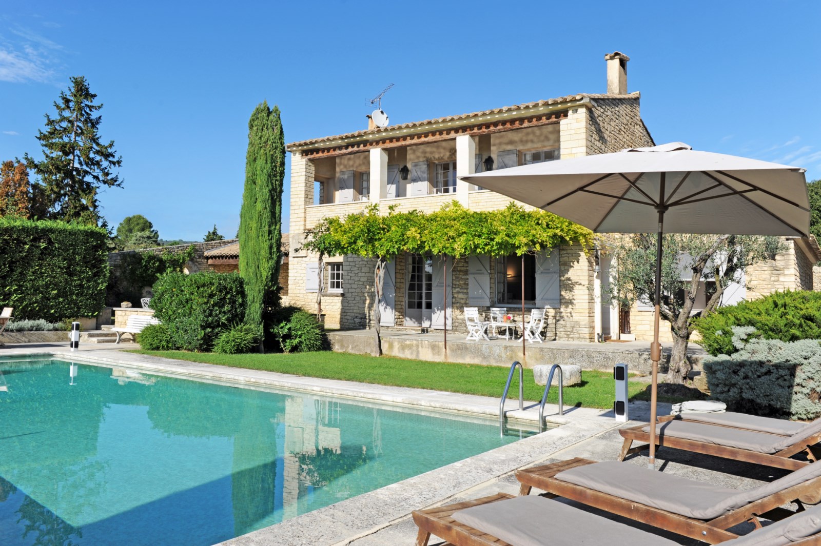 Architect-designed house in Gordes