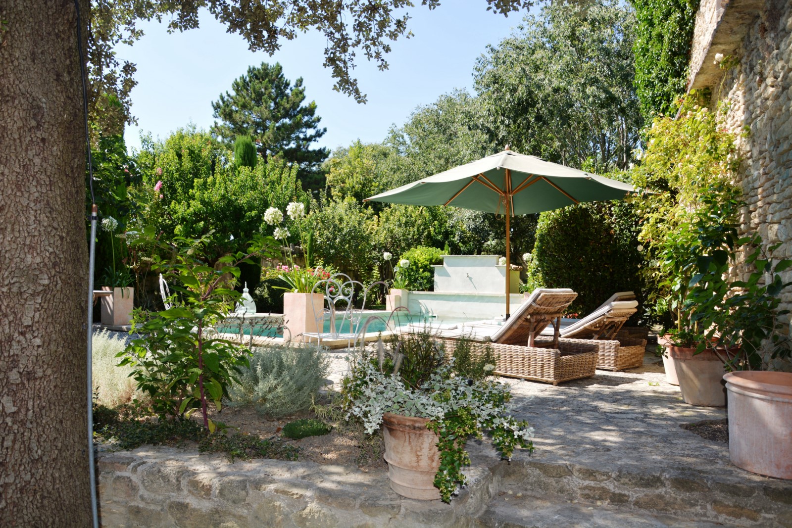 Gordes, beau jardin paysagé