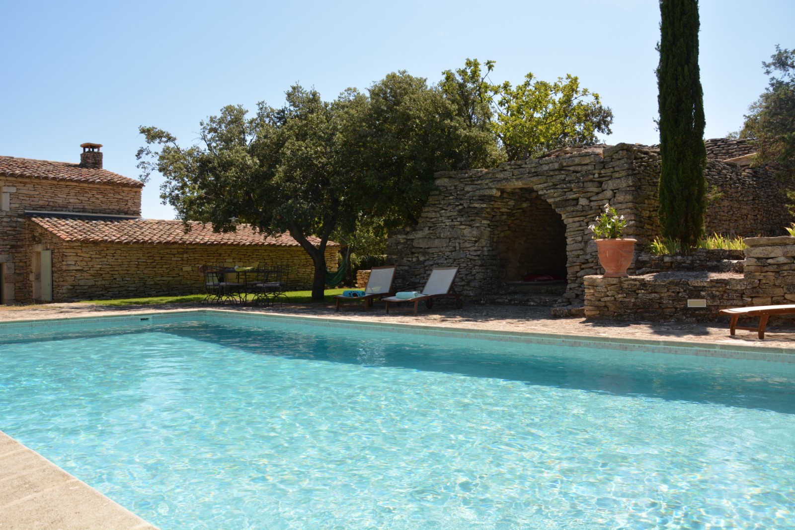 On the heights of the selected village of Gordes, for seasonnal rental