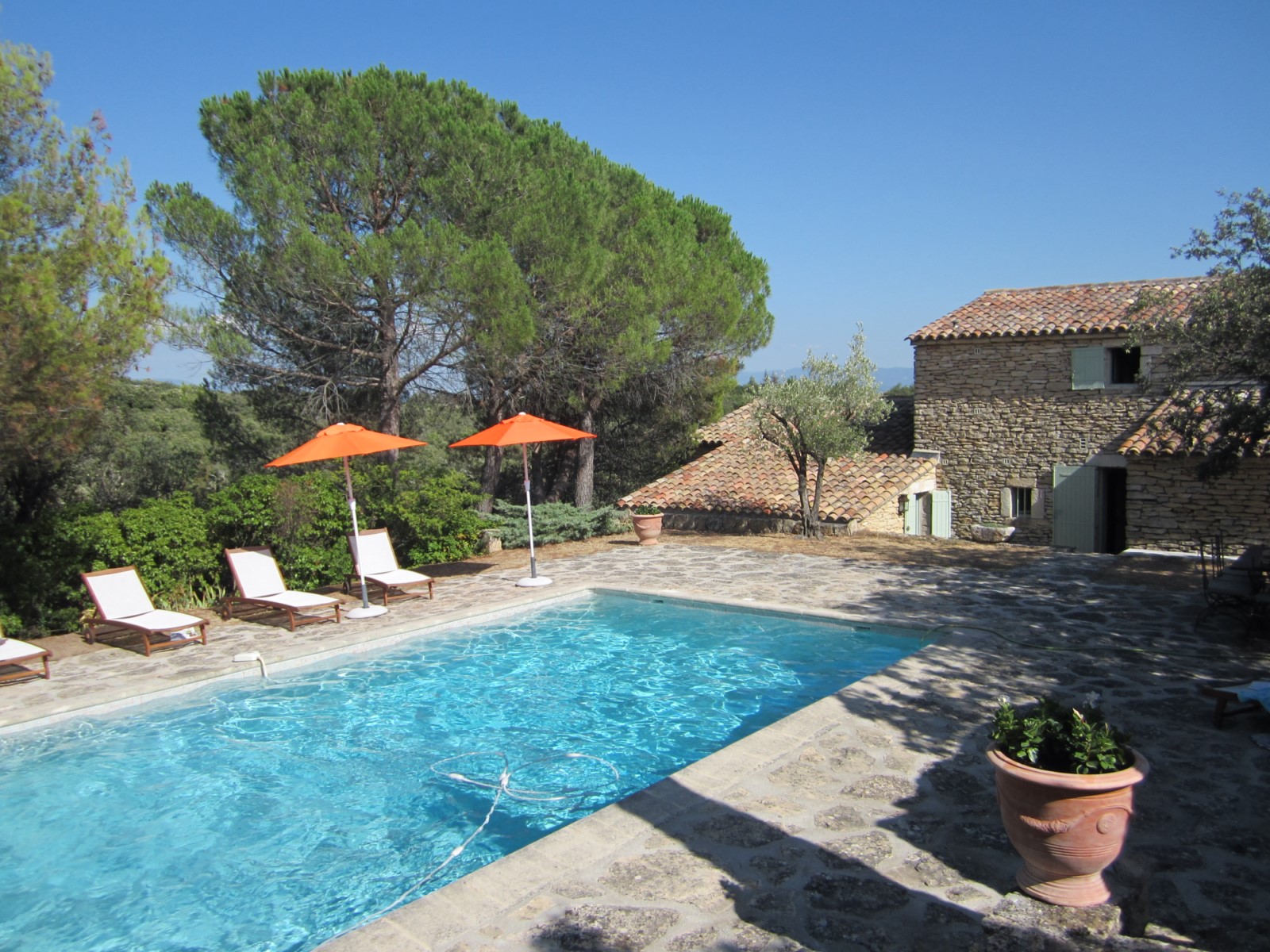 On the heights of the selected village of Gordes, for seasonnal rental