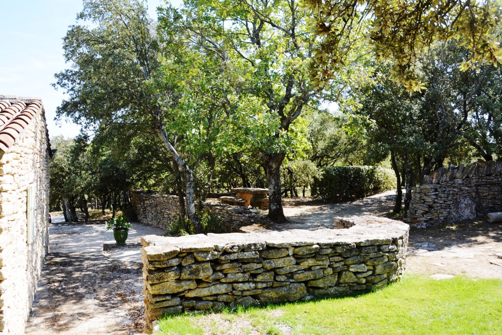 On the heights of the selected village of Gordes, for seasonnal rental