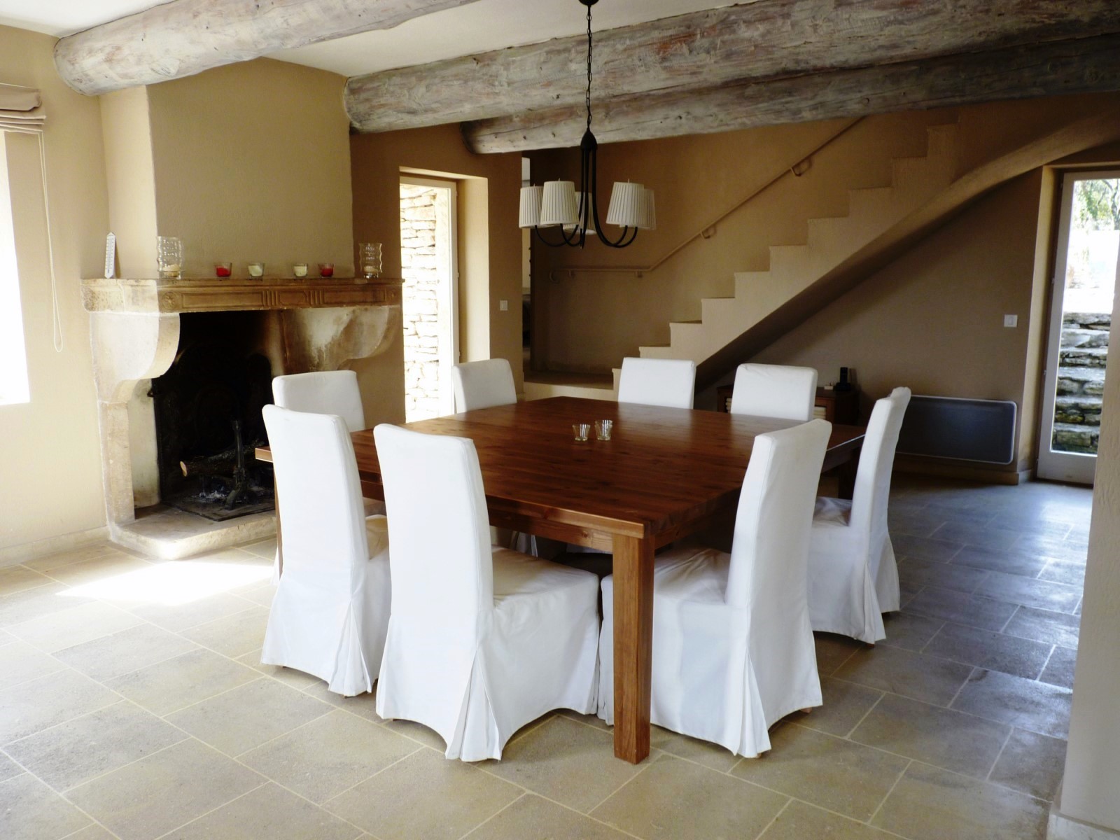 On the heights of the selected village of Gordes, for seasonnal rental