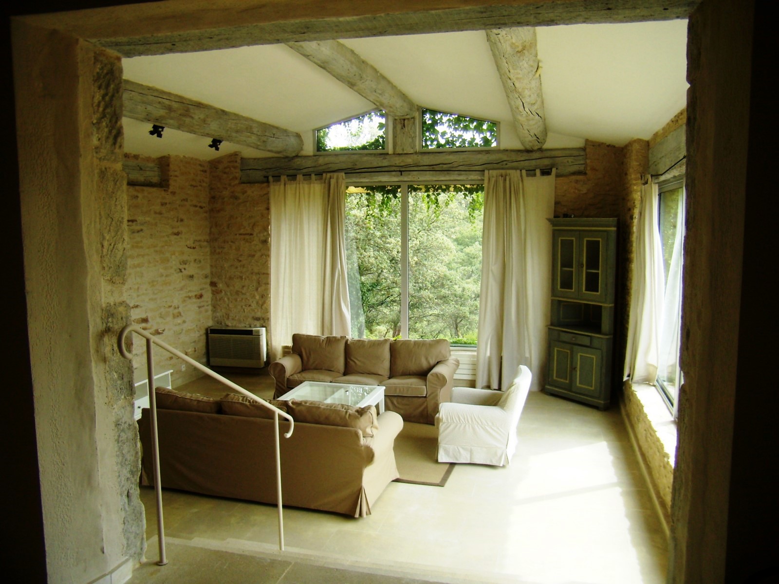On the heights of the selected village of Gordes, for seasonnal rental