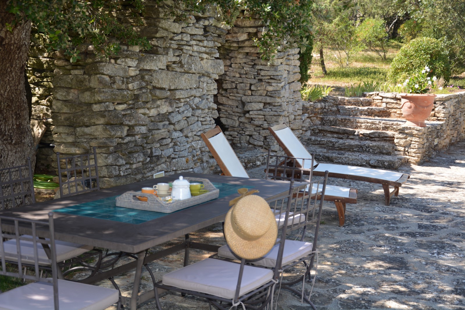 On the heights of the selected village of Gordes, for seasonnal rental